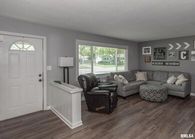 1829 Elmwood Ln, Bettendorf, IA 52722 - photo 3