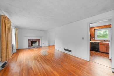 9 Gregory Rd, Holliston, MA 01746 - photo 2