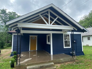 107 W Willingham St, Cleburne, TX 76033 - photo 4