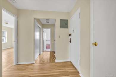 643 Pelham Rd unit 6D, New Rochelle, NY 10805 - photo 3