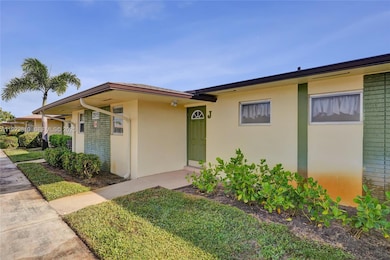 2915 Crosley Dr W unit J, West Palm Beach, FL 33415 - photo 5