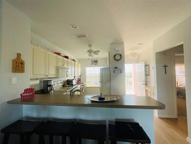 KITCHEN-BREAKFAST BAR