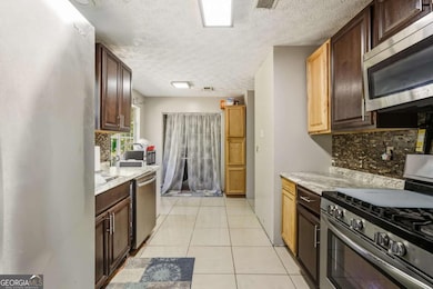 6305 Emerald Pointe Cir, Atlanta, GA 30349 - photo 6