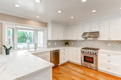 Quartz counters, Thermador appliances