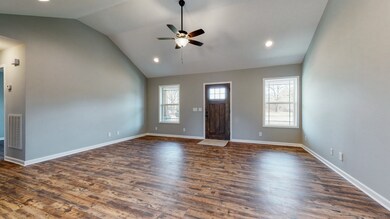 110 E Bomar Ct, Shelbyville, TN 37160 - photo 5