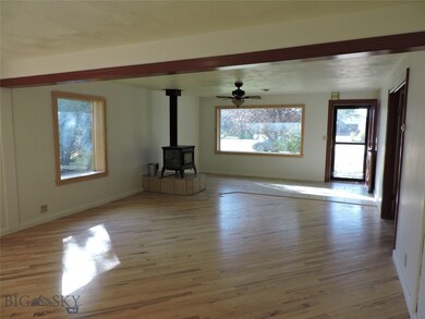 Spacious living room
