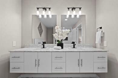 122 E Thornton Rd, Houston, TX 77022 - photo 5