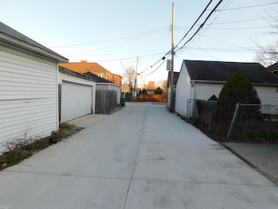 1456 Wayburn St, Grosse Pointe, MI 48230 - photo 3