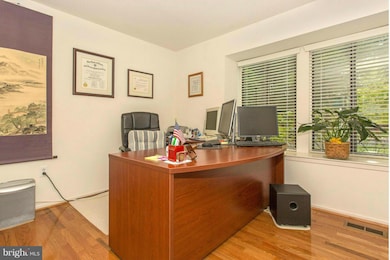 15 Locks Pond Ct, Potomac, MD 20854 - photo 3