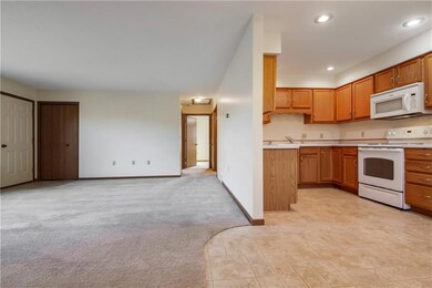 Living Rm/Kitchen