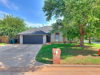 10001 Hollyhead Way, Yukon, OK 73099 - photo 5