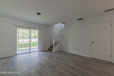 10 Family Room-2