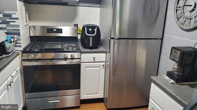 1822 Metzerott Rd unit 105, Adelphi, MD 20783 - photo 6