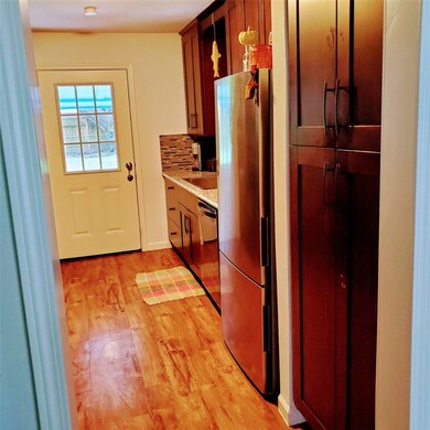 205 Mclemore Dr, Alvin, TX 77511 - photo 5