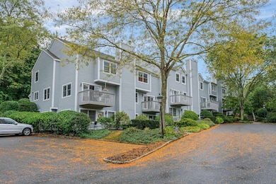 351 Pemberwick Rd unit 111, Greenwich, CT 06831 - photo 3