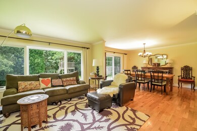 006-Living_Room-2944246-medium