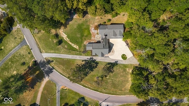 4872 S Poplar Dr, Columbus, IN 47201 - photo 2