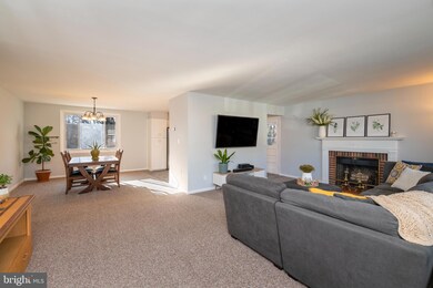 6813 Collinsdale Rd, Parkville, MD 21234 - photo 7