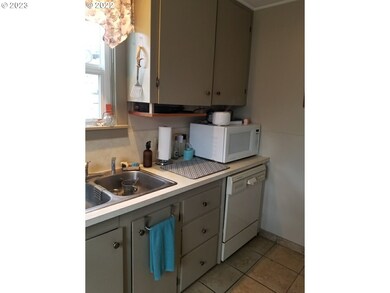 335 W Union Ave, Heppner, OR 97836 - photo 3