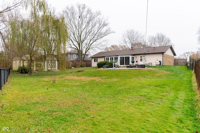 818 Orchard Ln, Greenwood, IN 46142 - photo 2