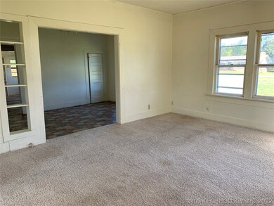 512 S Taft Ave, Okmulgee, OK 74447 - photo 3