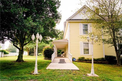 465 N Broad St, Seagrove, NC 27341 - photo 4