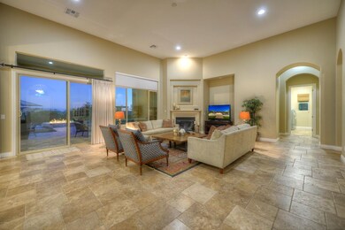 Family/Living Rm w/ Gas FrPlc
