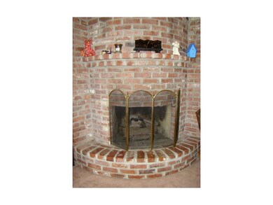 Signature rounded fireplace