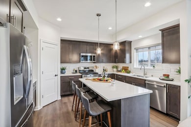 2684 Mapleton Av 03 Kitchen