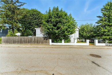 26 Bowles Ct, Pawtucket, RI 02860 - photo 2