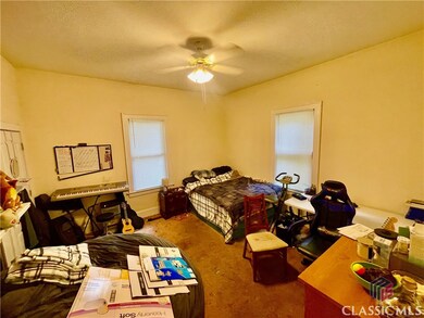 side bedroom

