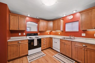 112 E Tuttle St, Norway, IA 52318 - photo 5