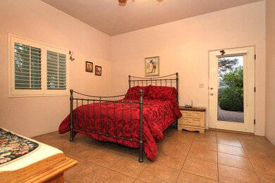 Master Bedroom w/large walk in closet!