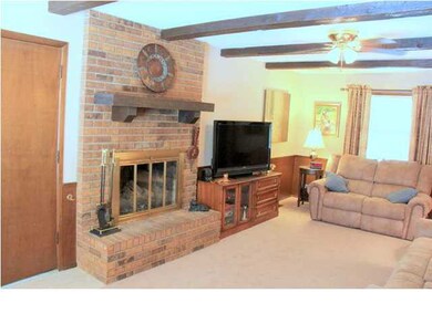 Living Room - fireplace has artificial logs but ca