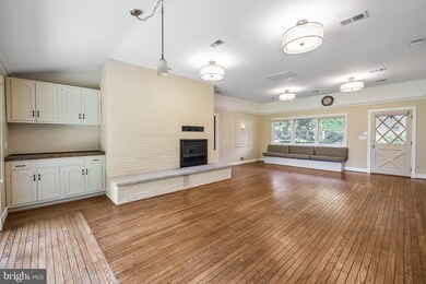 2320 Parallel Ln, Silver Spring, MD 20904 - photo 4