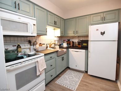 520 Turnpike C125, Pequannock Twp., NJ 07444 - photo 4