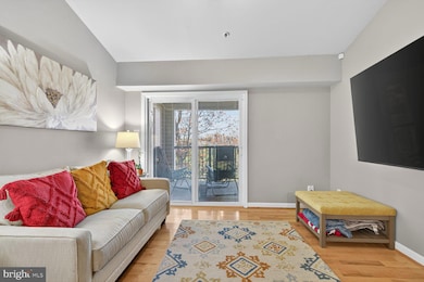 Pointe At Park Center unit 4165, Alexandria, VA 22302 - photo 3