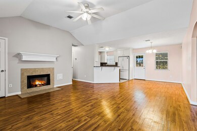 1060 Yaupon Cove Dr, Onalaska, TX 77360 - photo 6