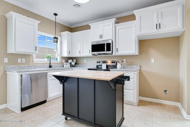 7-web-or-mls-406 Common Pointes Dr-4