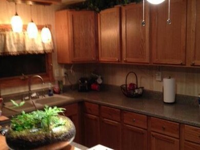 202 E Coyote St, Mandan, ND 58554 - photo 2