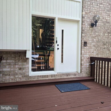 10612 Crossing Creek Rd, Potomac, MD 20854 - photo 4