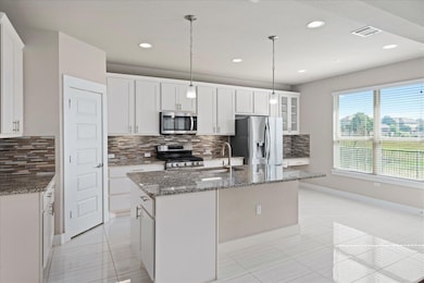 Kitchen with appliances with stainless steel fini