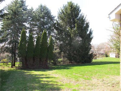 Yard/Garden. Level yard