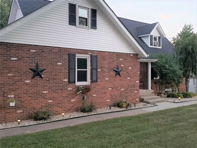 3405 Marilyn St, Columbus, IN 47203 - photo 2