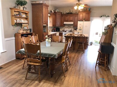 231 N Perry St, Woodville, OH 43469 - photo 7