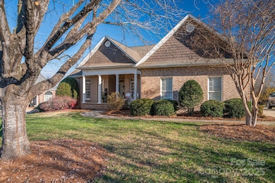 2616 Nicklaus Ct NE, Conover, NC 28613 - photo 2