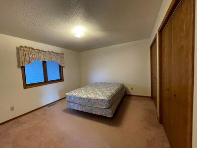 512 S 4th St, La Crescent, MN 55947 - photo 7