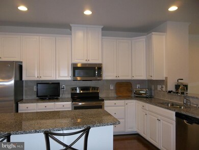 921 Magnolia Blossom Ct, Sykesville, MD 21784 - photo 4