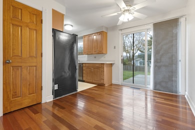 229 Shawnee Dr, Carol Stream, IL 60188 - photo 6