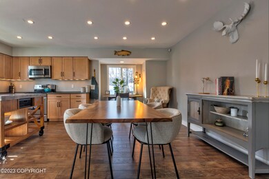 Spacious kitchen & dining